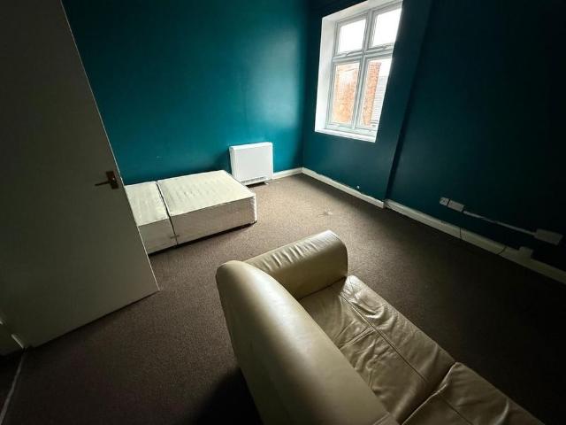Studio for rent in Mickleover, East Midlands