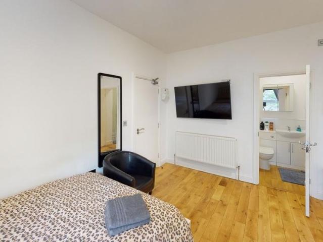 Studio for rent in St Ann's, Haddon