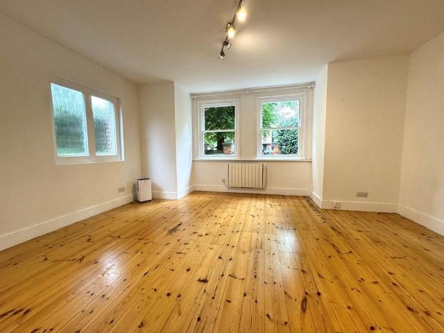Studio for rent in Eastbourne, East Sussex