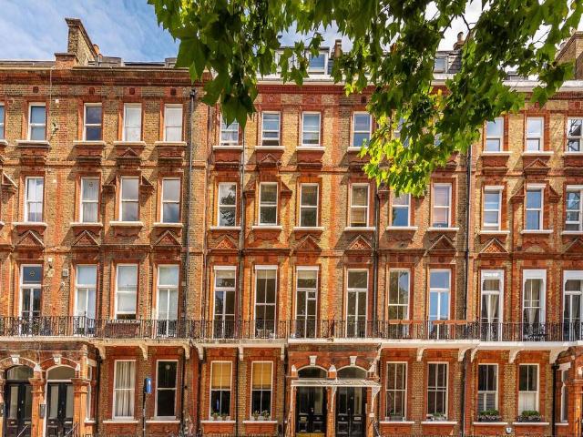Flat for rent in Earl's Court, Greater London