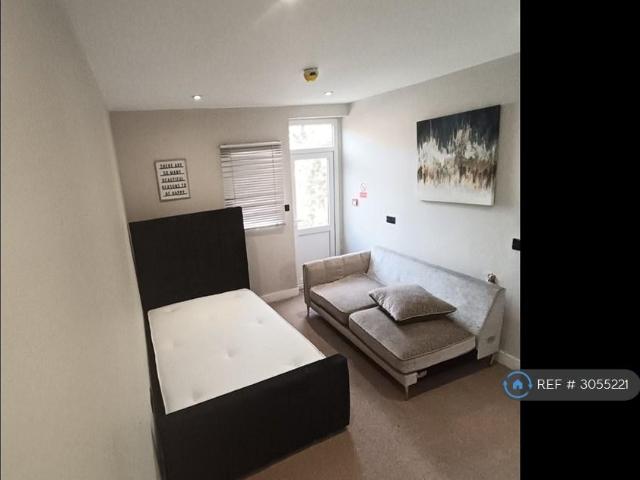 Flat for rent in London Borough of Croydon, Greater London