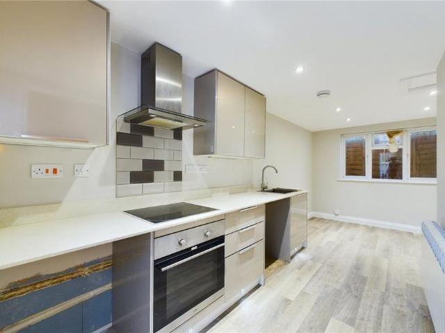 Studio for rent in Theale, West Berkshire