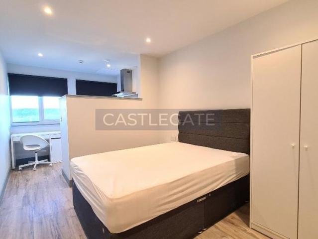 Studio for rent in Huddersfield, West Yorkshire