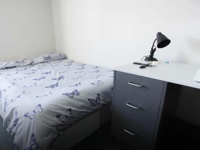 Studio for rent in Stoke, Stoke-on-Trent