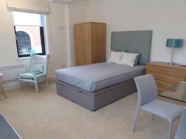Studio for rent in Reading