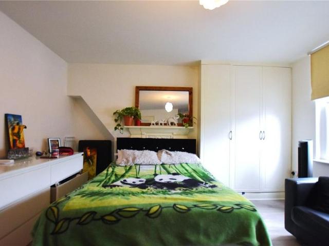 Studio for rent in London Borough of Croydon, Greater London