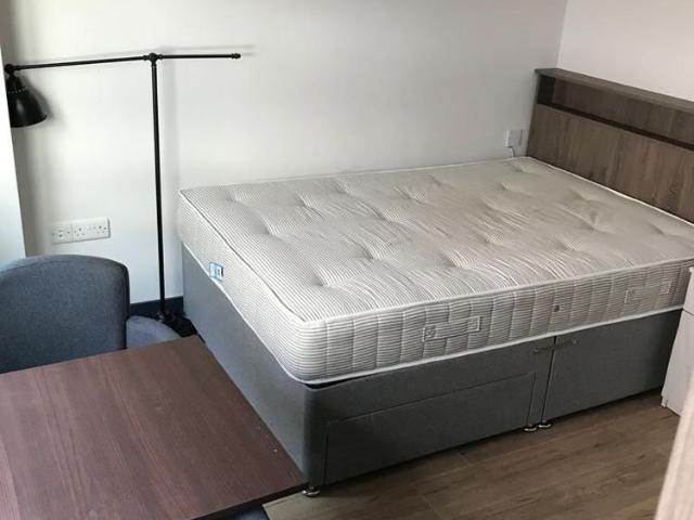 Studio for rent in Calderstones