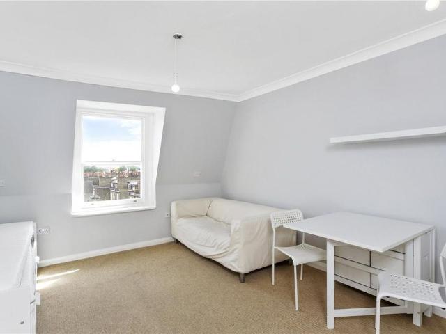 Studio for rent in Fulham, Walham Green