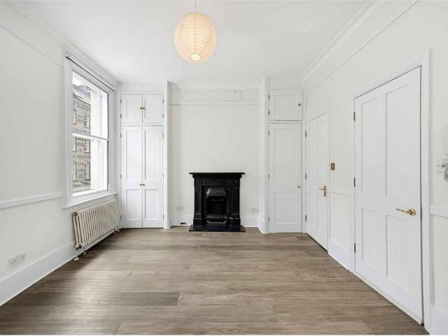 Studio for rent in Seven Dials, Bloomsbury
