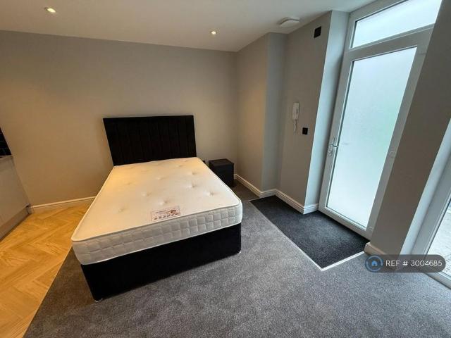 Studio for rent in Hyde Park, South Yorkshire