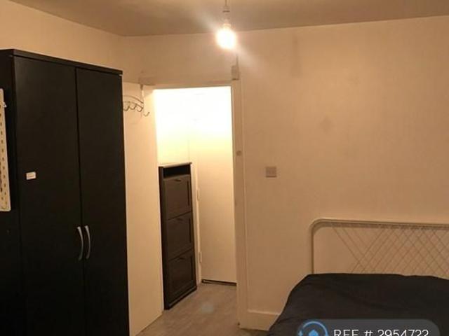 Studio for rent in London Borough of Ealing, Greater London