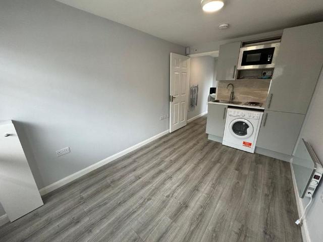 Studio for rent in Chattern Hill, Spelthorne