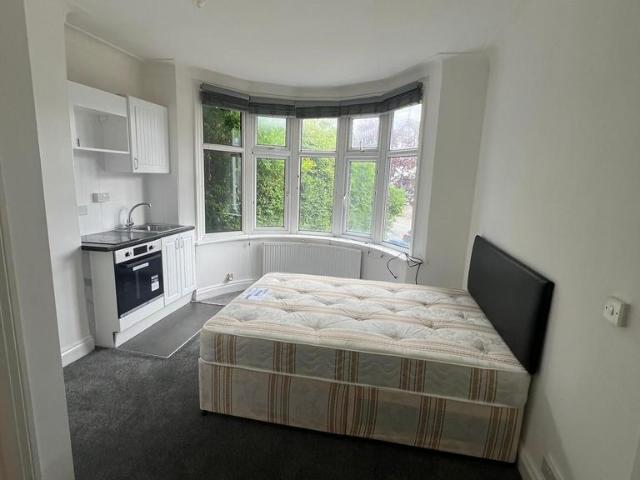 Flat for rent in Brent Cross, Cat Hill