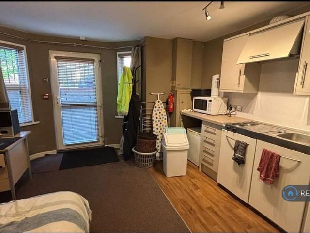 Studio for rent in Robin Hood, The Slade