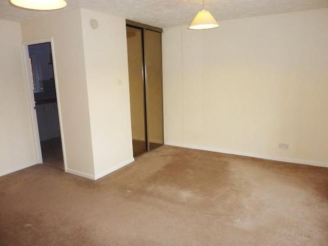 Studio for rent in Perryfields, West Sussex