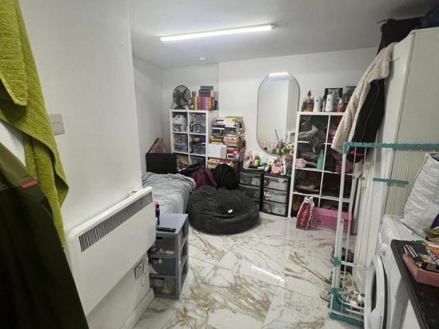 Studio for rent in Aveley, Essex