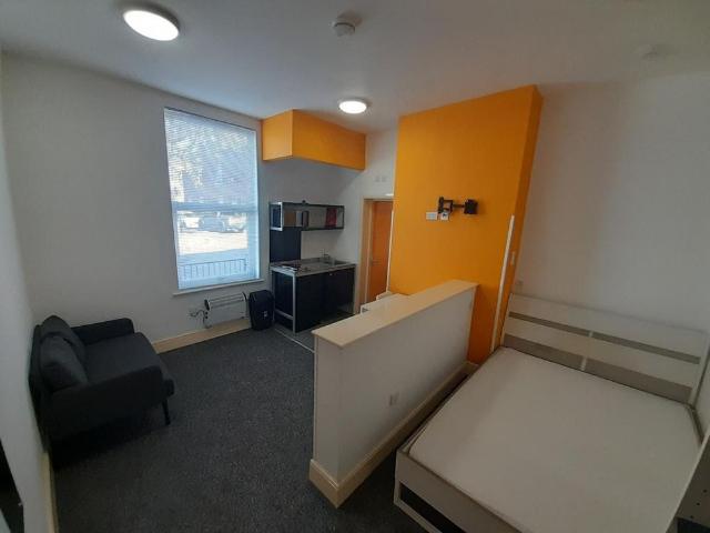 Studio for rent in West Yorkshire