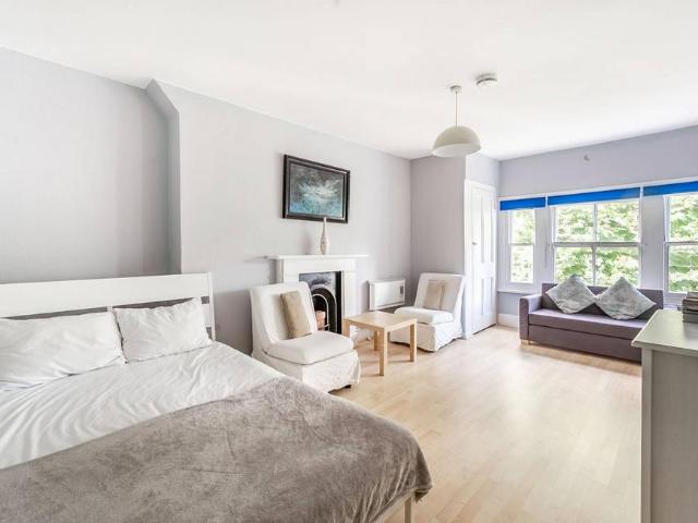 Flat for rent in Earl's Court, Isle Of Man