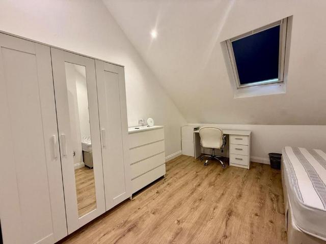 Studio for rent in Farley Hill, Spring Park