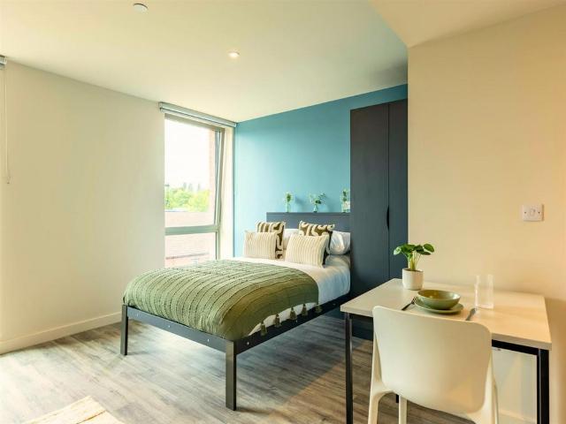 Studio for rent in Stirchley, West Midlands