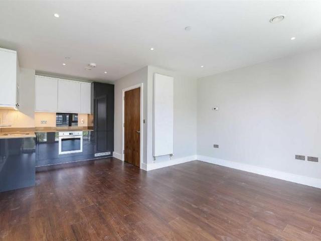 Studio for rent in London Borough of Ealing, Greater London