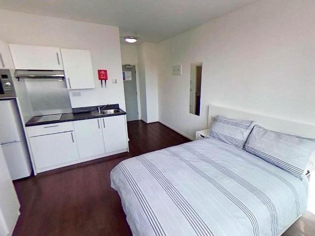 Studio for rent in St Ann's, Haddon