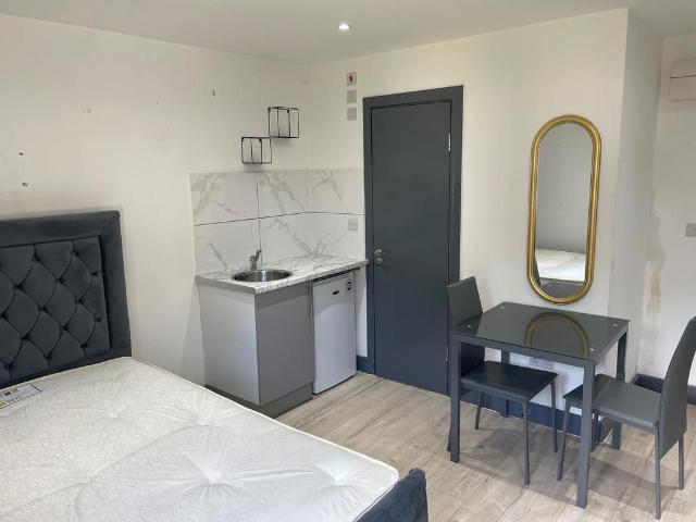 Flat for rent in London Borough of Hounslow, Greater London