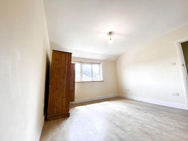 Studio for rent in Napsbury Park, Five Acres