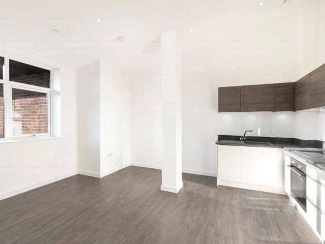 Studio for rent in Heol-las, Surrey