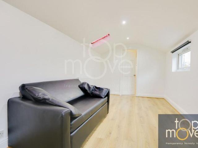 Studio for rent in London Borough of Croydon, Selhurst
