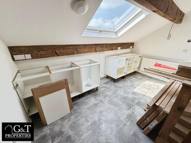 Studio for rent in Dixons Green, West Midlands