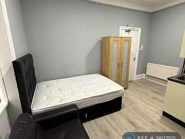 Studio for rent in Great Horton, West Yorkshire