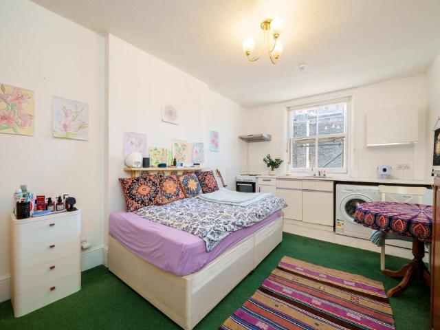 Flat for rent in South Kensington, Greater London