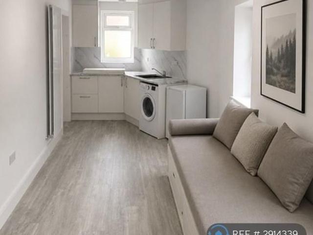 Studio for rent in Northwood, Greater London