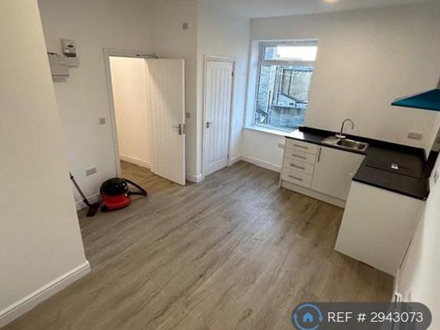 Flat for rent in Hillhouse, Huddersfield
