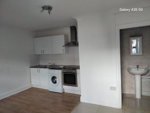 Studio for rent in Spring Park, Luton