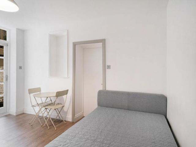 Studio for rent in London Borough of Hammersmith and Fulham, Greater London