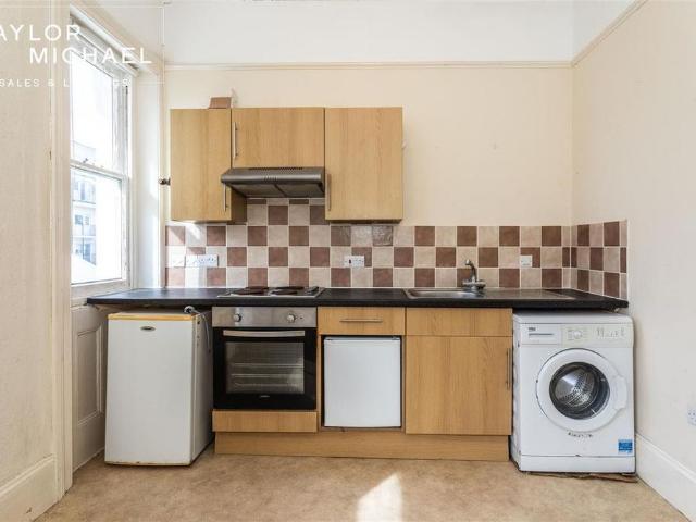 Studio for rent in Aldrington
