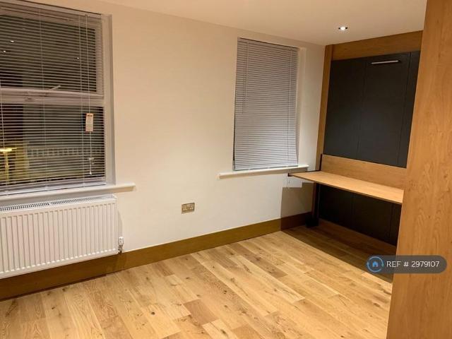 Studio for rent in Kilburn, Greater London
