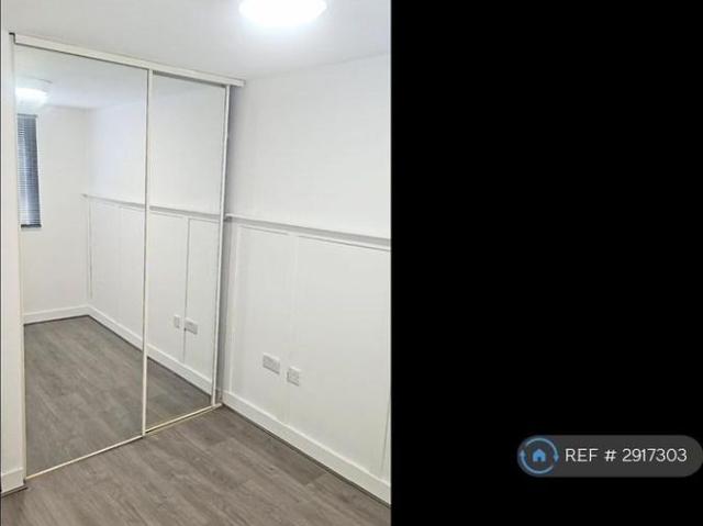 Studio for rent in Town, Merthyr