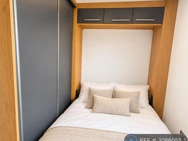 Studio for rent in London Borough of Croydon, Greater London
