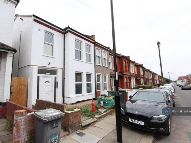 Flat for rent in London Borough of Lewisham, Greater London