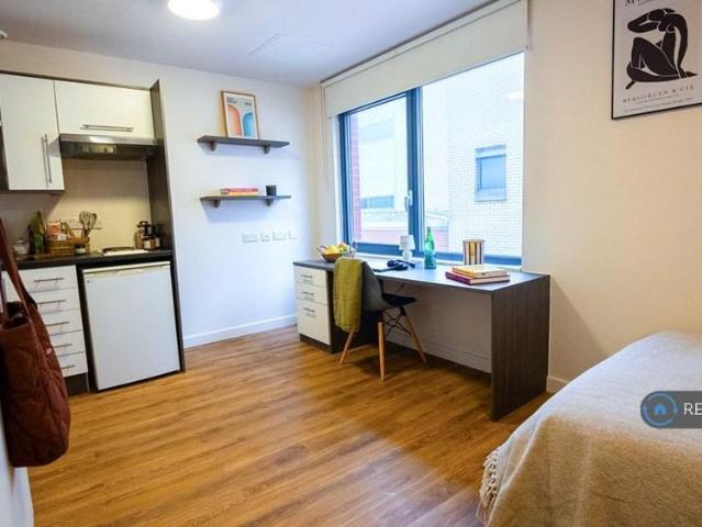 Studio for rent in City Centre, South Yorkshire