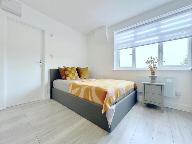 Studio for rent in Little Stanmore, Greater London