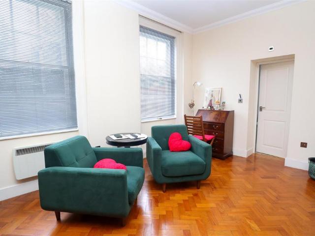 Flat for rent in London Borough of Croydon, Purley