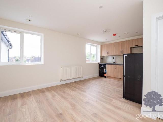 Studio for rent in Carshalton Beeches, Greater London