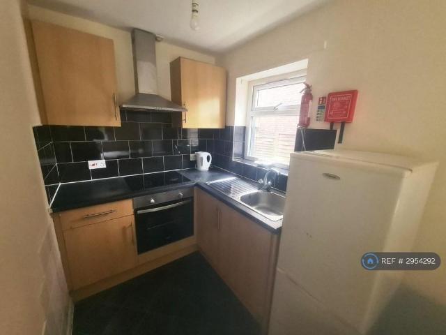 Studio for rent in Burnedge, Greater Manchester