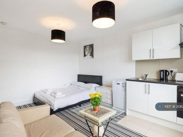 Studio for rent in Vicarage Farm, Greater London