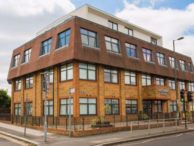 Flat for rent in London Borough of Merton, Greater London