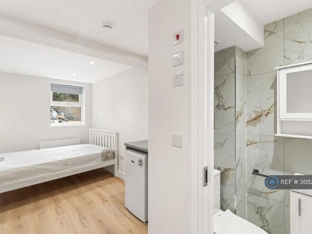 Studio for rent in High Town, Luton